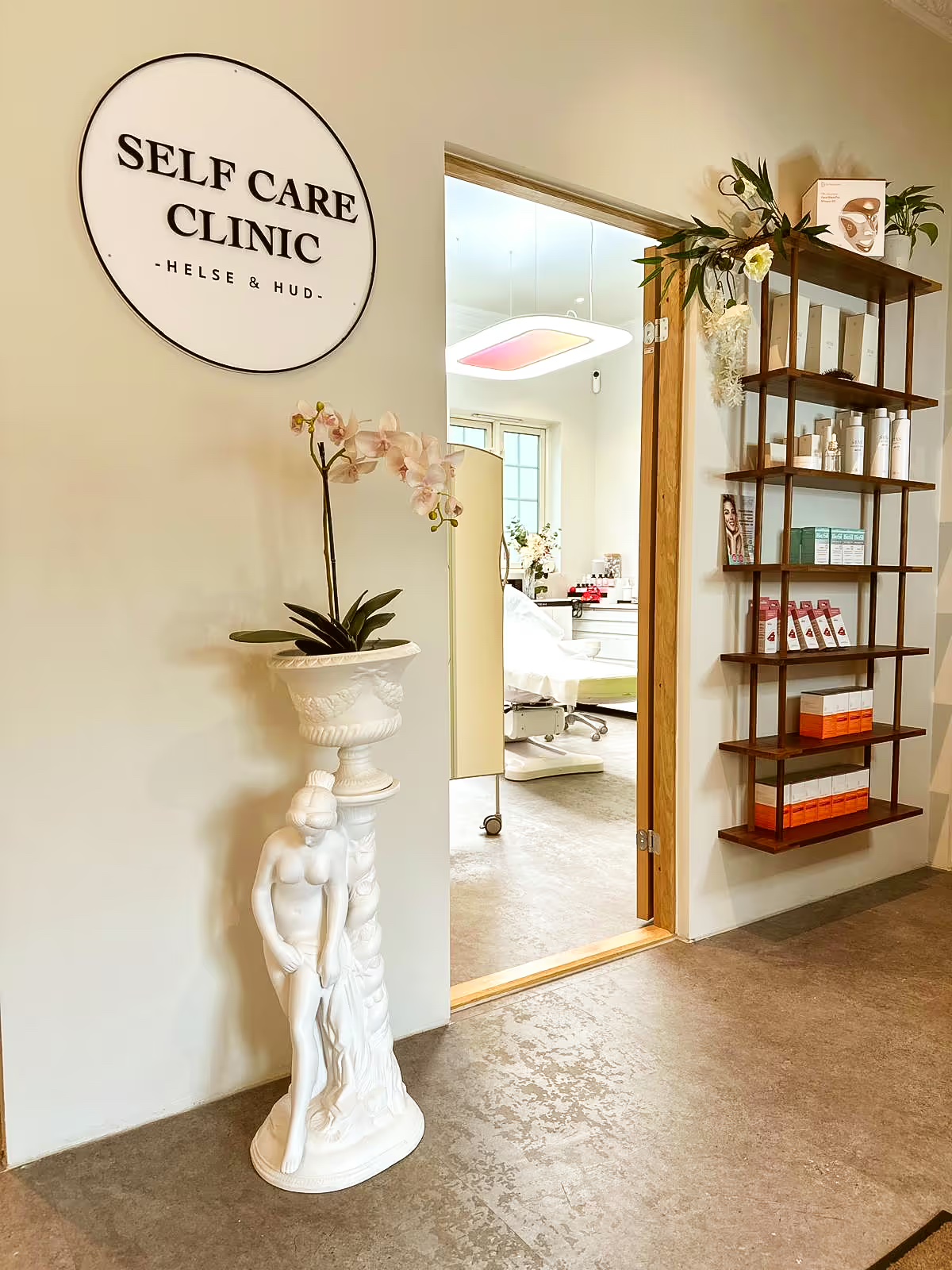 Interiør og hudpleieprodukter på Self Care Clinic